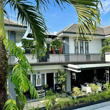 Villa Rumah Putih Abu Abu Senggigi Εξωτερικό φωτογραφία