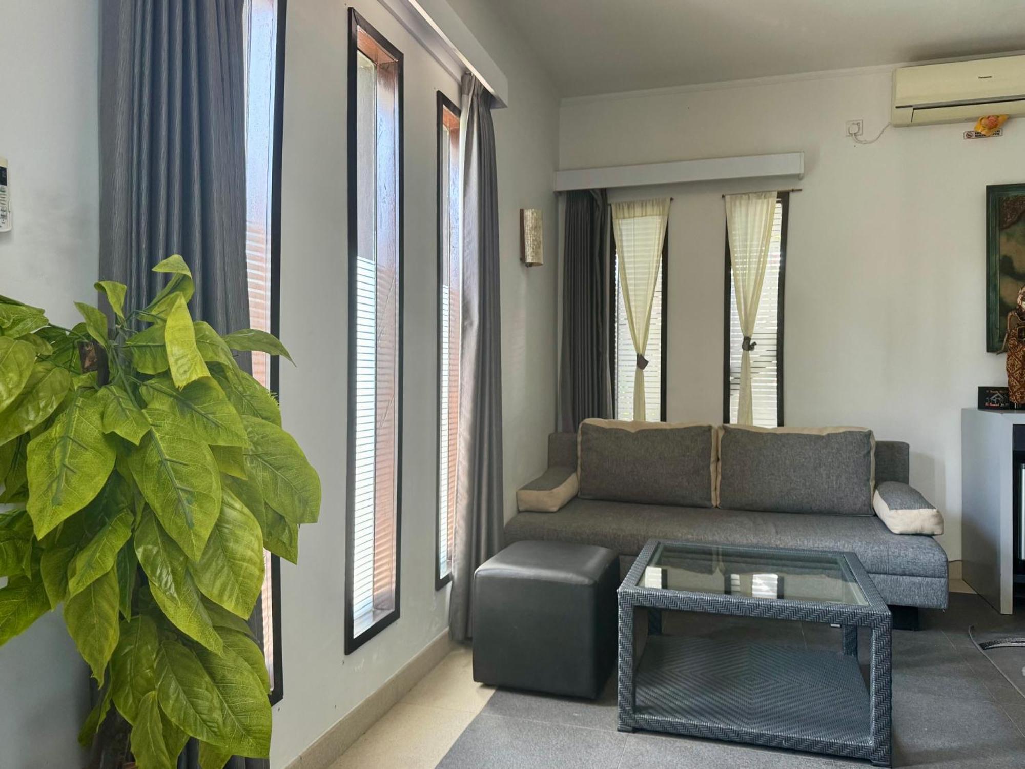Villa Rumah Putih Abu Abu Senggigi Εξωτερικό φωτογραφία