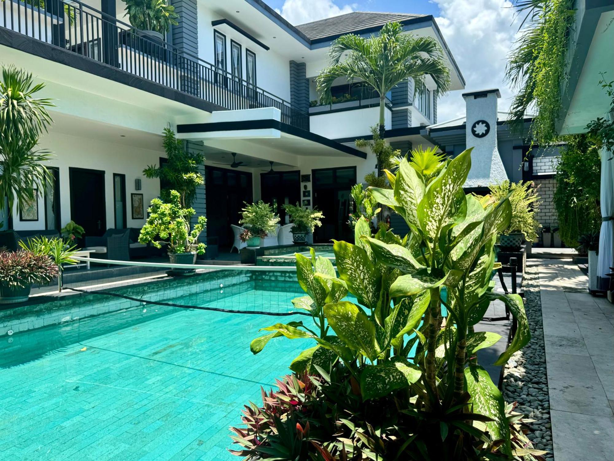 Villa Rumah Putih Abu Abu Senggigi Εξωτερικό φωτογραφία