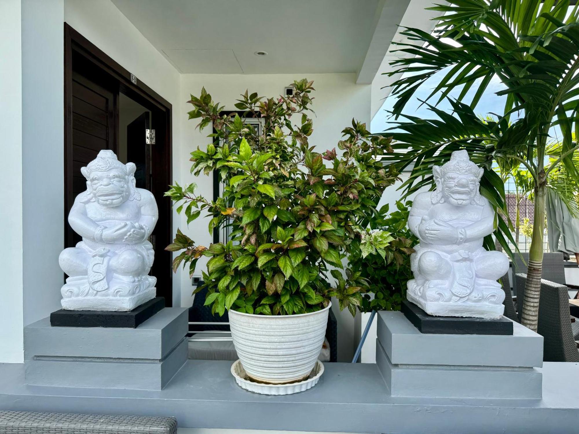 Villa Rumah Putih Abu Abu Senggigi Εξωτερικό φωτογραφία