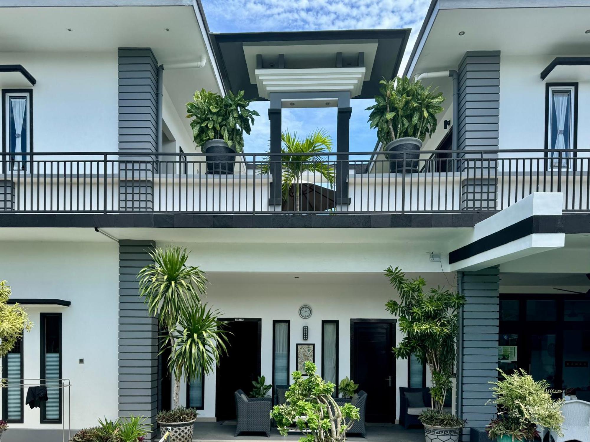 Villa Rumah Putih Abu Abu Senggigi Εξωτερικό φωτογραφία