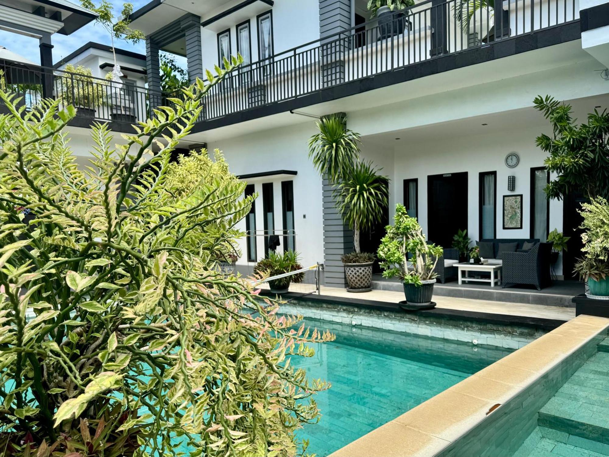 Villa Rumah Putih Abu Abu Senggigi Εξωτερικό φωτογραφία