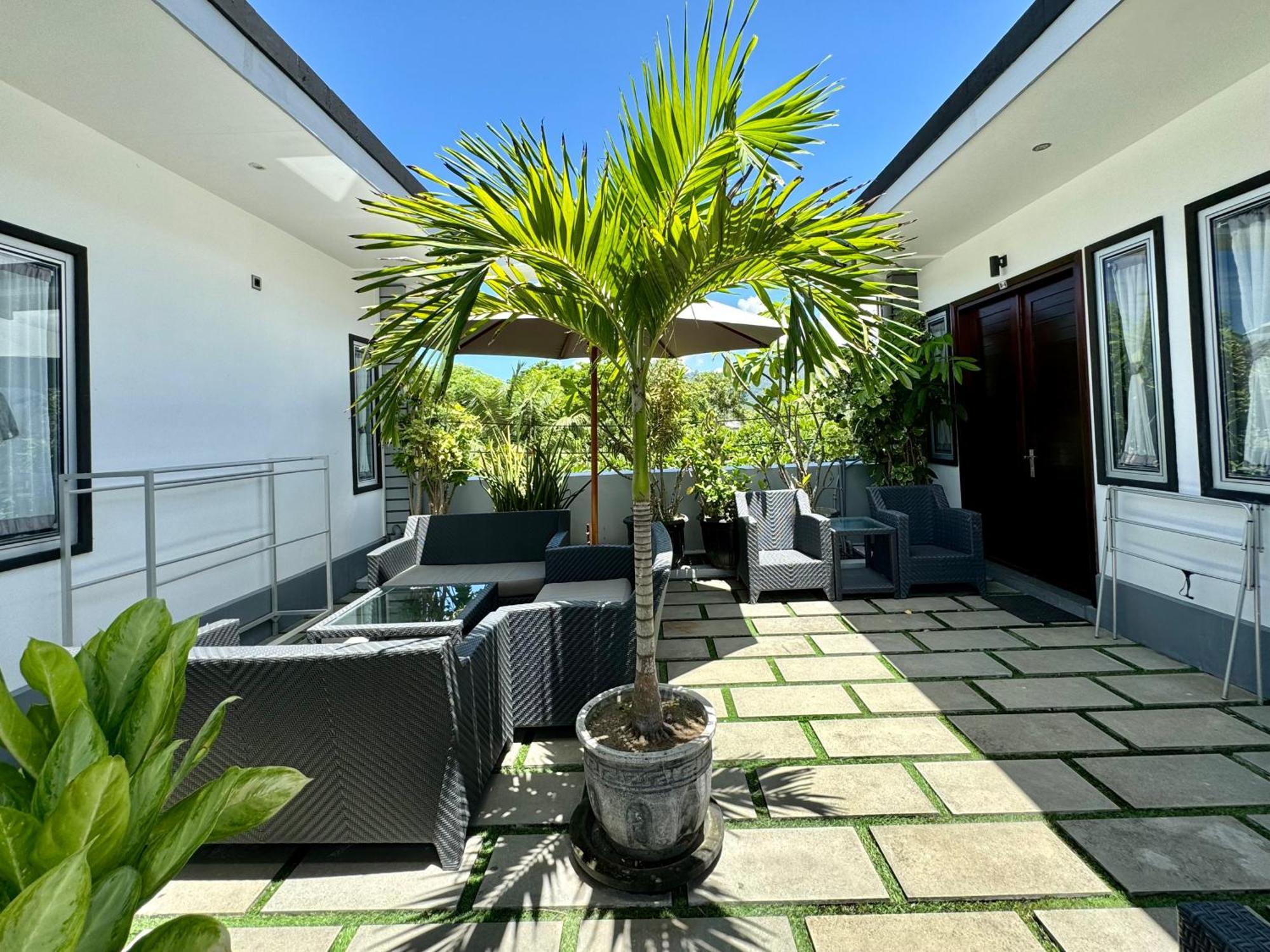 Villa Rumah Putih Abu Abu Senggigi Εξωτερικό φωτογραφία