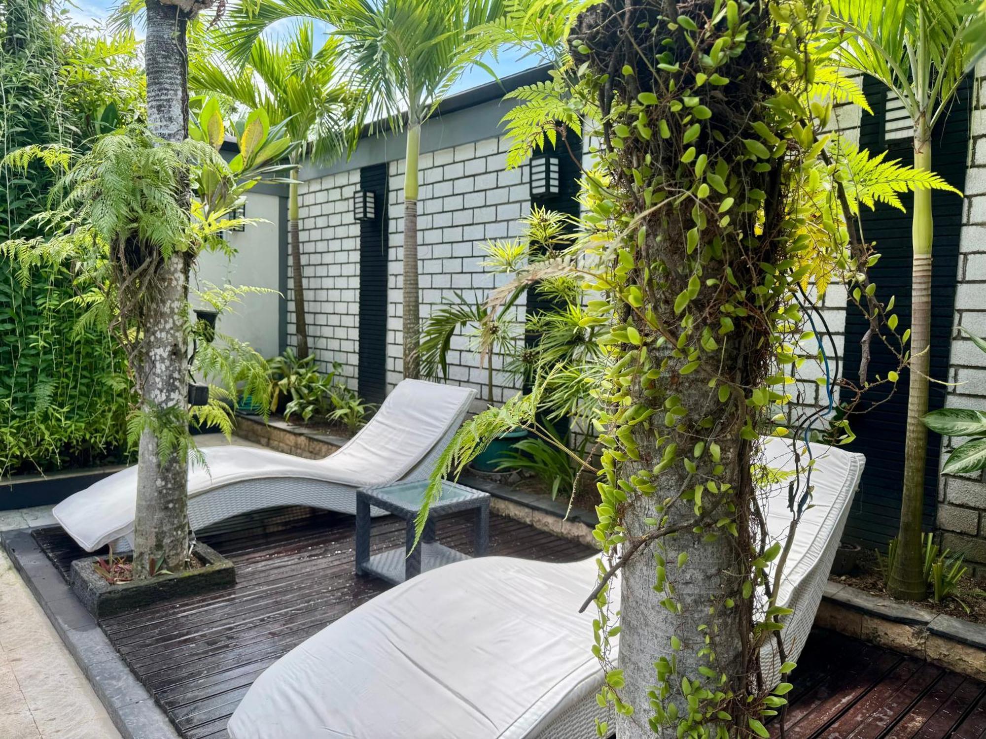 Villa Rumah Putih Abu Abu Senggigi Εξωτερικό φωτογραφία