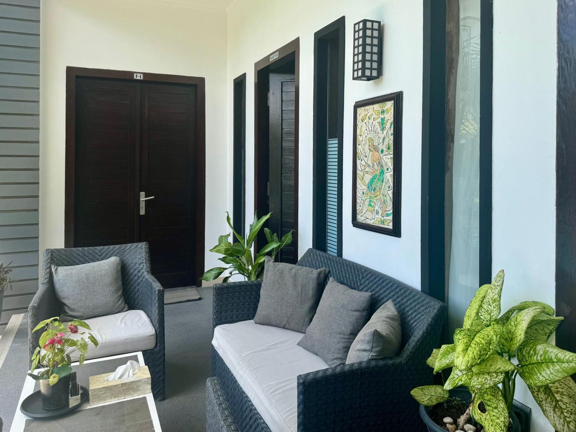 Villa Rumah Putih Abu Abu Senggigi Εξωτερικό φωτογραφία