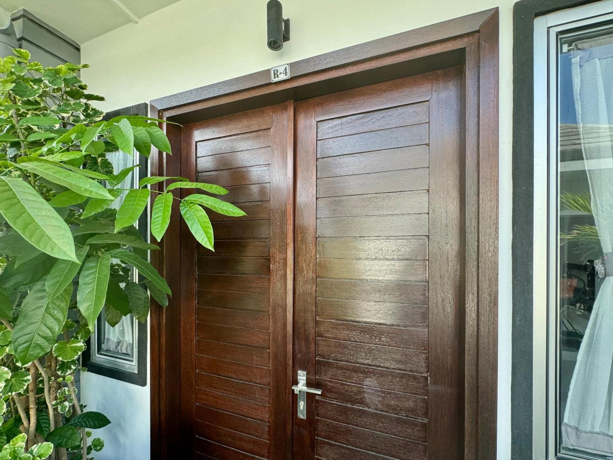 Villa Rumah Putih Abu Abu Senggigi Εξωτερικό φωτογραφία
