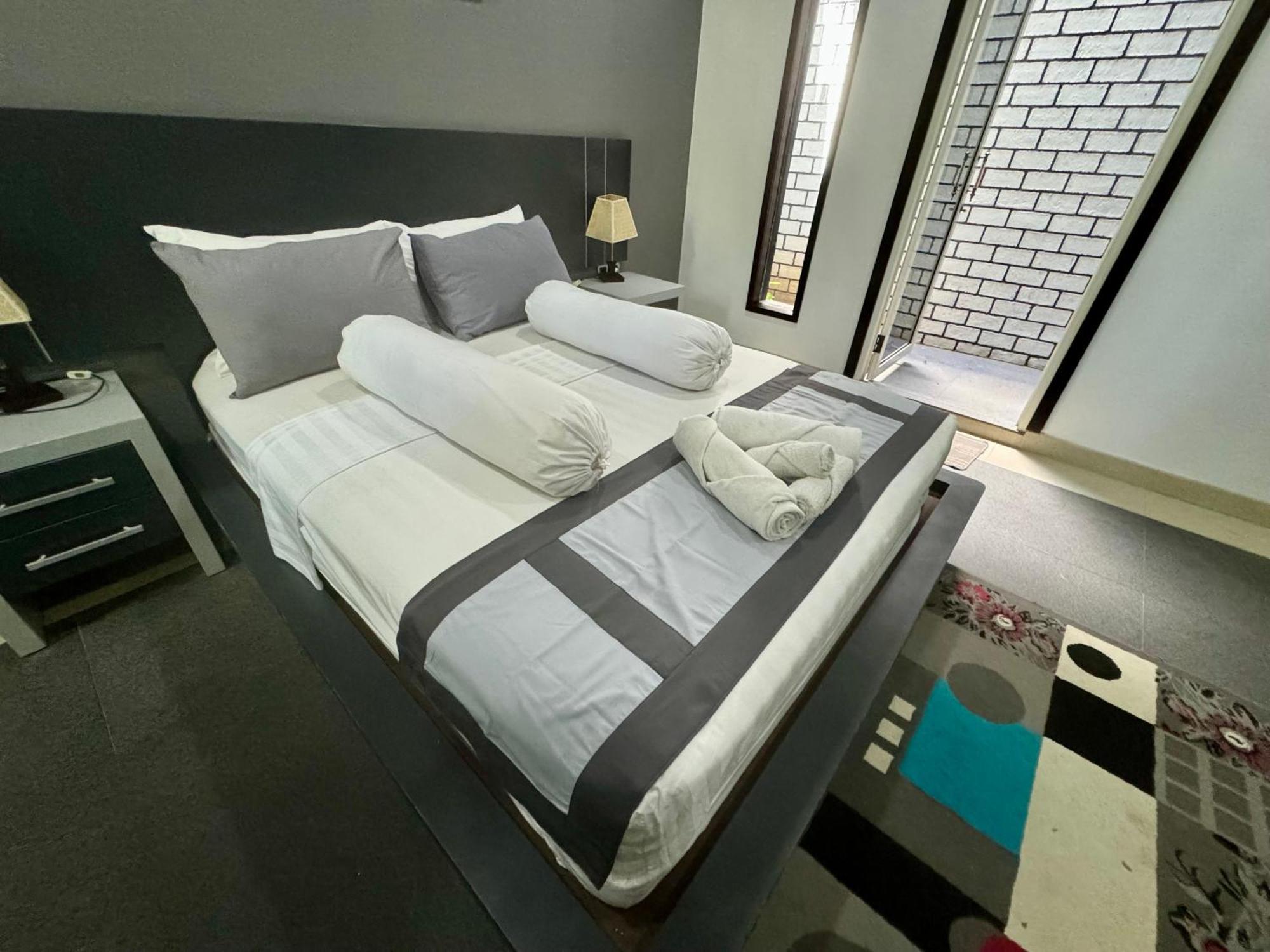Villa Rumah Putih Abu Abu Senggigi Εξωτερικό φωτογραφία