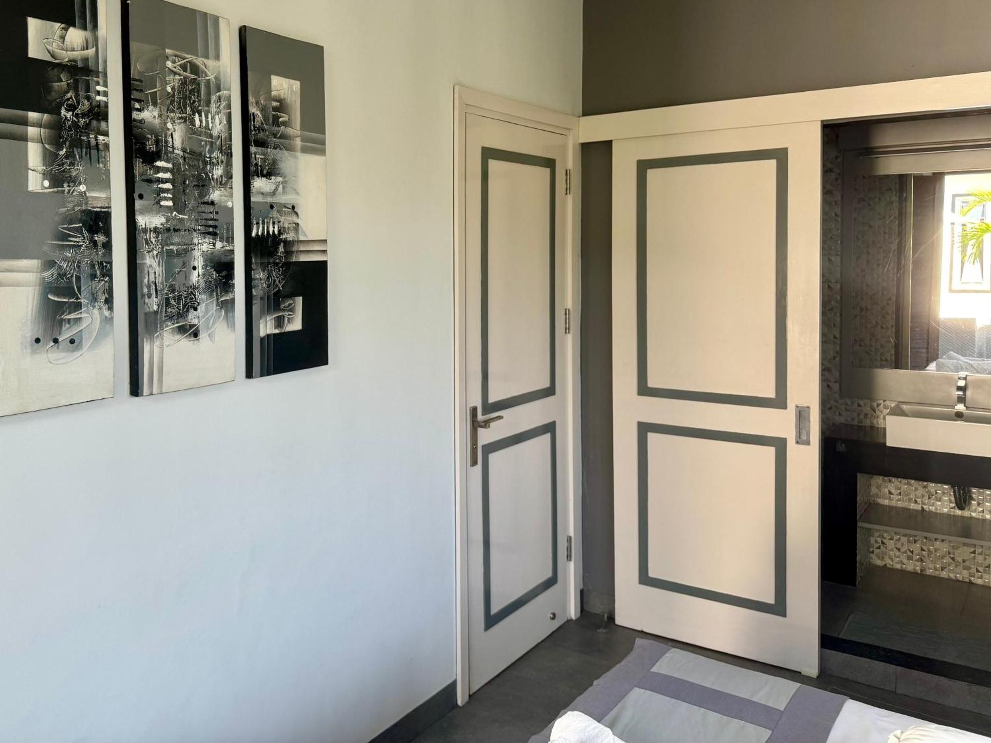 Villa Rumah Putih Abu Abu Senggigi Εξωτερικό φωτογραφία