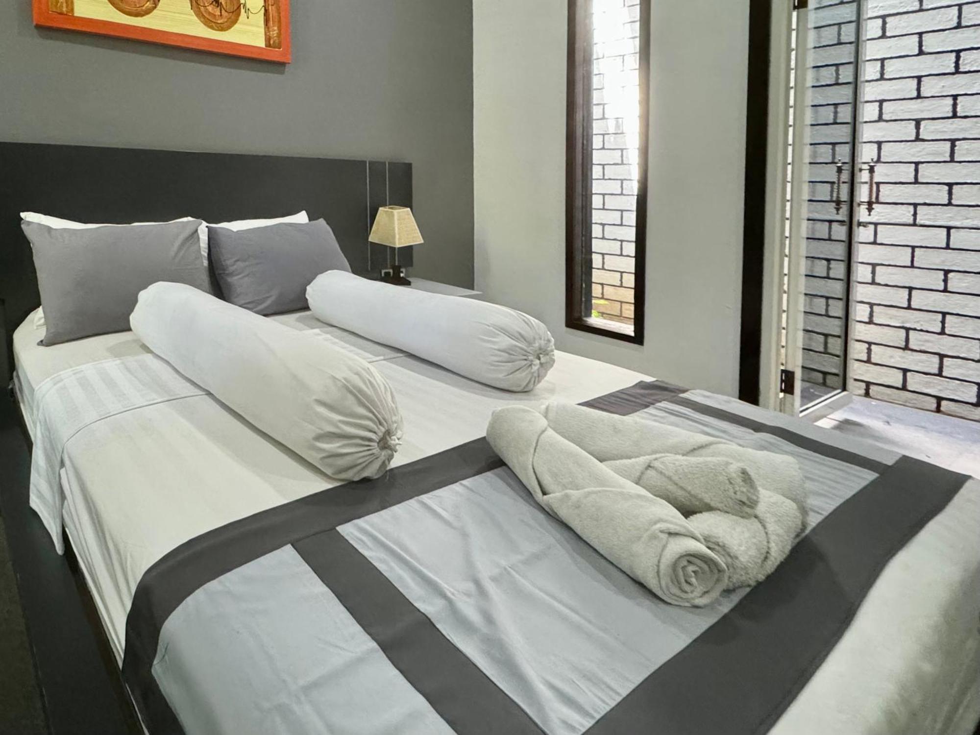 Villa Rumah Putih Abu Abu Senggigi Εξωτερικό φωτογραφία