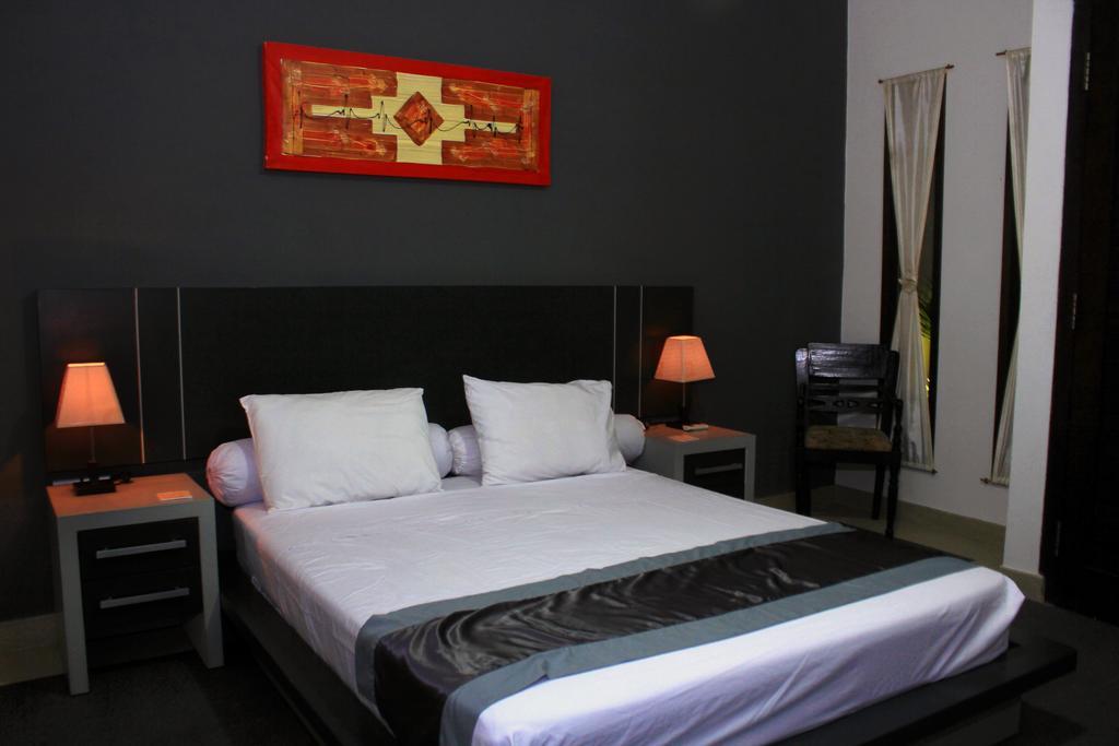 Villa Rumah Putih Abu Abu Senggigi Εξωτερικό φωτογραφία