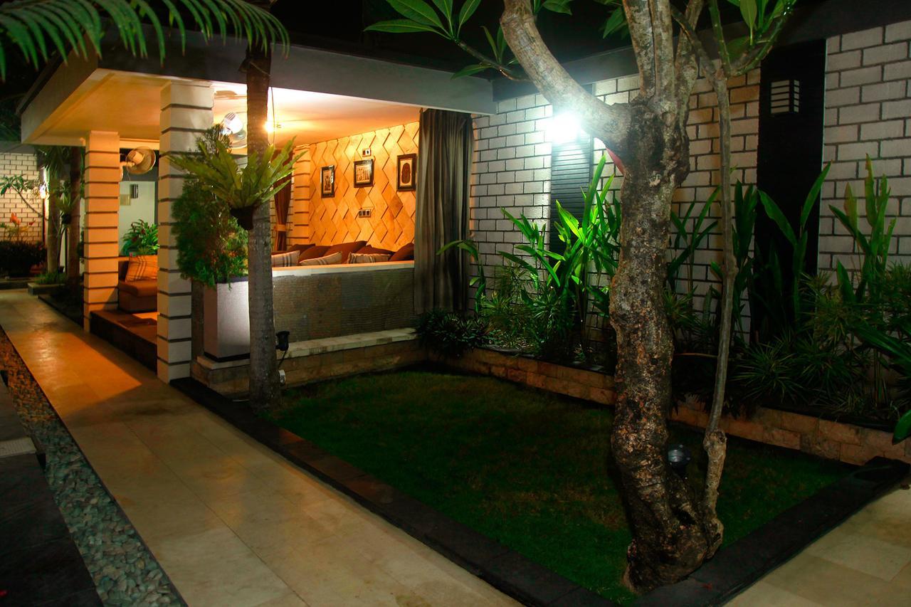 Villa Rumah Putih Abu Abu Senggigi Εξωτερικό φωτογραφία